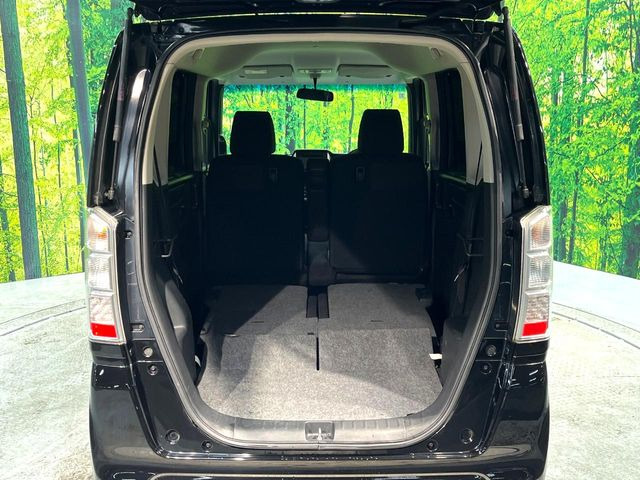 ���i�̂���������ʋ΁A���}���ɏ\���ȉ׎��X�y�[�X���m�ۂ��Ă���܂��B�Z�J���h�V�[�g��|���ƁA�傫�ȉו��̐ύڂ��\�ł���