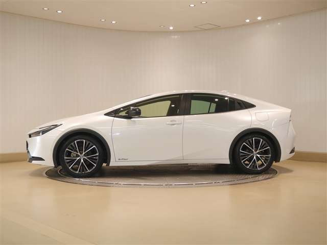 プリウス2.0 G E-Four 4WD