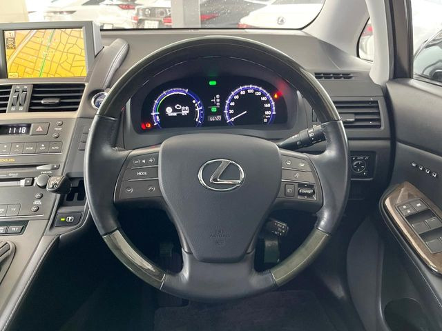 �y�����v�����X�e�A�����O�z�㎿�Ȋv���g�p���邱�ƂŁA��ɂ����������݂ƂĂ��^�]���₷���n���h���ł���