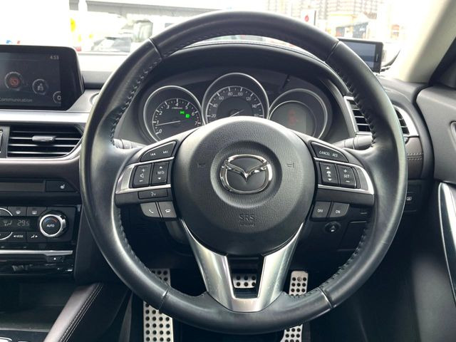 �y�����v�����X�e�A�����O�z�㎿�Ȋv���g�p���邱�ƂŁA��ɂ����������݂ƂĂ��^�]���₷���n���h���ł���