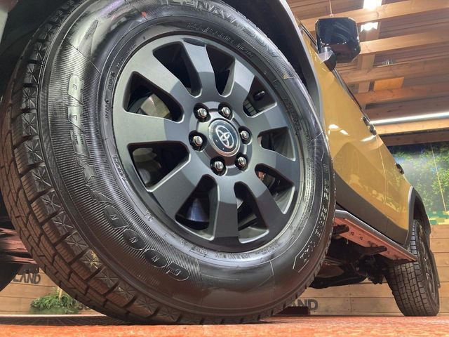 �y���������C���`�A���~�z�C�[���z�O�ςɃ}�b�`���������A���~�z�C�[���𑕒����Ă���܂��B�e��ЊO�A���~�z�C�[����A�X�^�b�h���X�^�C�����戵�����Ă���܂��B���񂲑��k����������