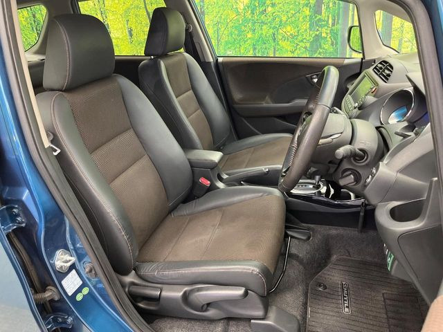 �y�n�[�t���U�[�V�[�g�z�������ƍ���S�n�𗼗������l�C�̃V�[�g���w�ʁE���ʂ̃t�@�u���b�N�f�ނ́A�ʋC���̗ǂ��⊊��ɂ����ɗD��Ă��܂��B�C���╞���ɍ��E���ꂸ���K�ɂ���肢�������܂��B