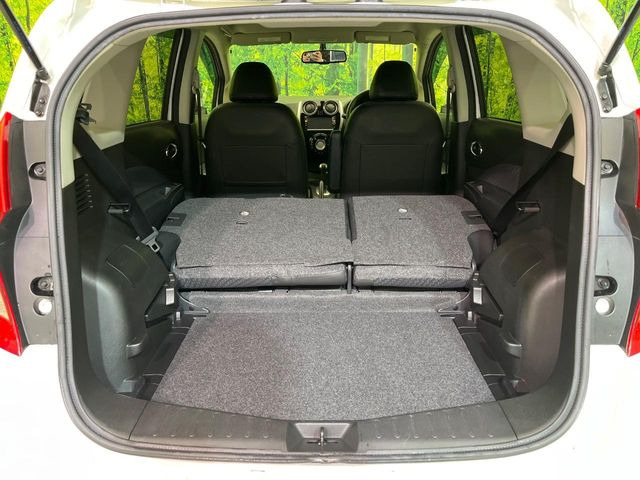 ���i�̂���������ʋ΁A���}���ɏ\���ȉ׎��X�y�[�X���m�ۂ��Ă���܂��B�Z�J���h�V�[�g��|���ƁA�傫�ȉו��̐ύڂ��\�ł���