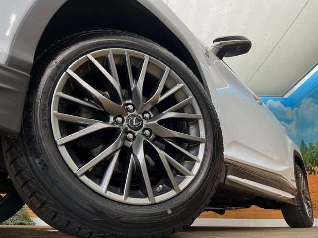 �y����20�C���`�A���~�z�C�[���z�O�ςɃ}�b�`���������A���~�z�C�[���𑕒����Ă���܂��B�e��ЊO�A���~�z�C�[����A�X�^�b�h���X�^�C�����戵�����Ă���܂��B���񂲑��k����������