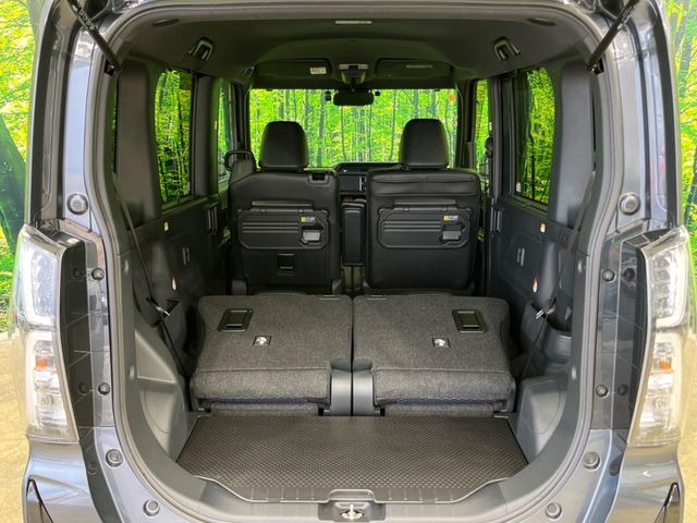 ���i�̂���������ʋ΁A���}���ɏ\���ȉ׎��X�y�[�X���m�ۂ��Ă���܂��B�Z�J���h�V�[�g��|���ƁA�傫�ȉו��̐ύڂ��\�ł���