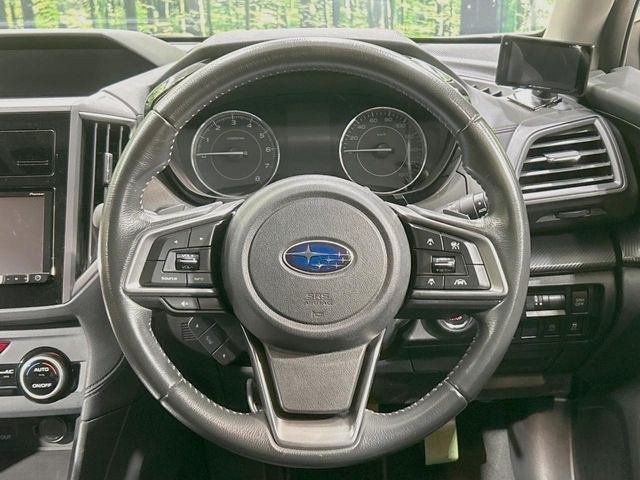 �y�����v�����X�e�A�����O�z�㎿�Ȋv���g�p���邱�ƂŁA��ɂ����������݂ƂĂ��^�]���₷���n���h���ł���