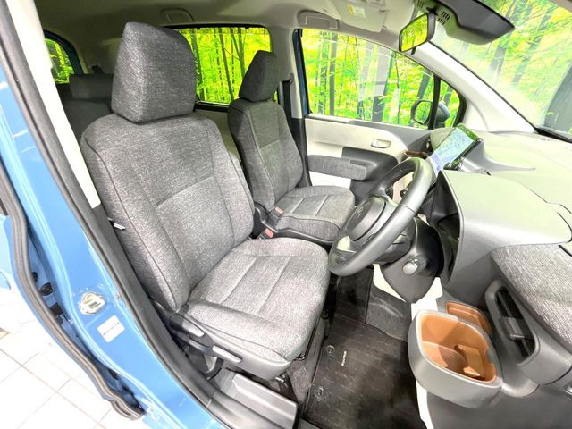 運転席シート廻りは使用感も少なく、良好な状態となっています。丁寧に使われていたことがよくわかりますね。