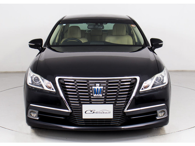 禁煙車です!室内は嫌なニオイも無く、すごく綺麗な状態です!禁煙車・・特にセダンタイプのお車では少ないですよね!!タバコのニオイが苦手なお客様必見です!快適にご乗車頂けます!!