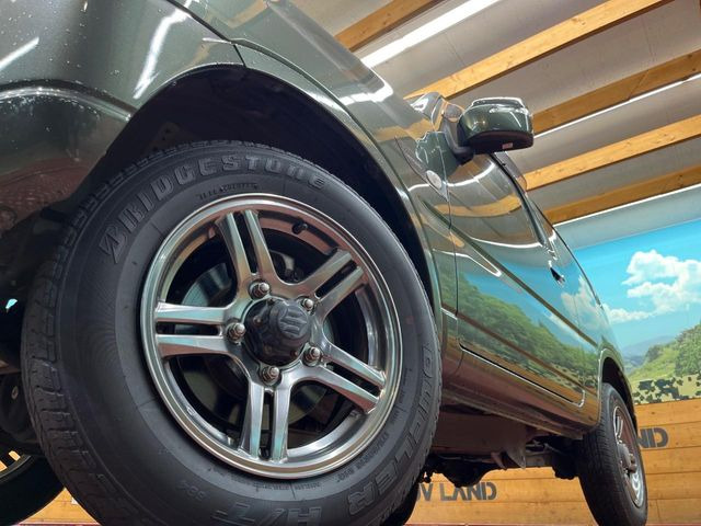 �y����16�C���`�A���~�z�C�[���z�O�ςɃ}�b�`���������A���~�z�C�[���𑕒����Ă���܂��B�e��ЊO�A���~�z�C�[����A�X�^�b�h���X�^�C�����戵�����Ă���܂��B���񂲑��k����������