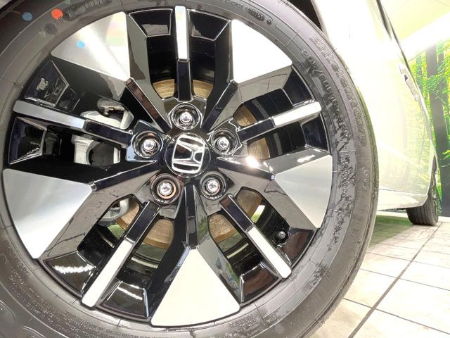 �y����16�C���`�A���~�z�C�[���z�O�ςɃ}�b�`���������A���~�z�C�[���𑕒����Ă���܂��B�e��ЊO�A���~�z�C�[����A�X�^�b�h���X�^�C�����戵�����Ă���܂��B���񂲑��k����������