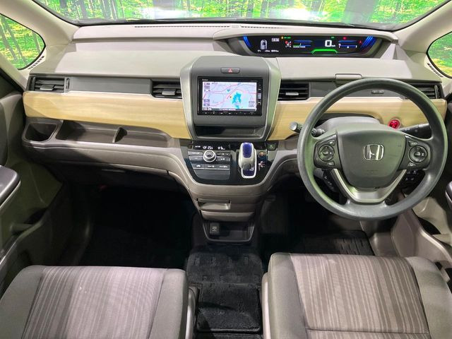 フリードハイブリッド