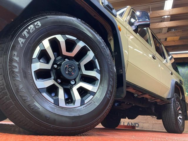 �y����16�C���`�A���~�z�C�[���z�O�ςɃ}�b�`���������A���~�z�C�[���𑕒����Ă���܂��B�e��ЊO�A���~�z�C�[����A�X�^�b�h���X�^�C�����戵�����Ă���܂��B���񂲑��k����������