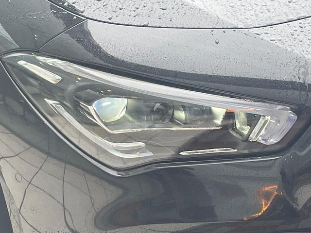 ●LEDヘッドライト:夜間走行時も良好な視界を確保し安心して運転できる高輝度LEDヘッドライトを装備!点灯速度が早く、消費電力も抑えられています。