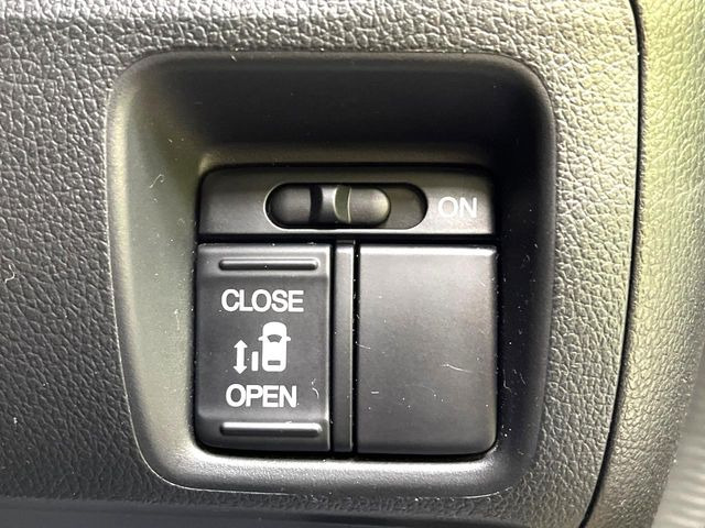 �y�p���[�X���C�h�h�A�z�X�}�[�g�L�[��^�]�Ȃ̃X�C�b�`�ŃX���C�h�h�A�̊J���\���d��������͂����ăh�A���J����K�v�������A���������q�l�ł��A�d���ו��������Ă��鎞�����N�ɊJ���߂ł��܂���