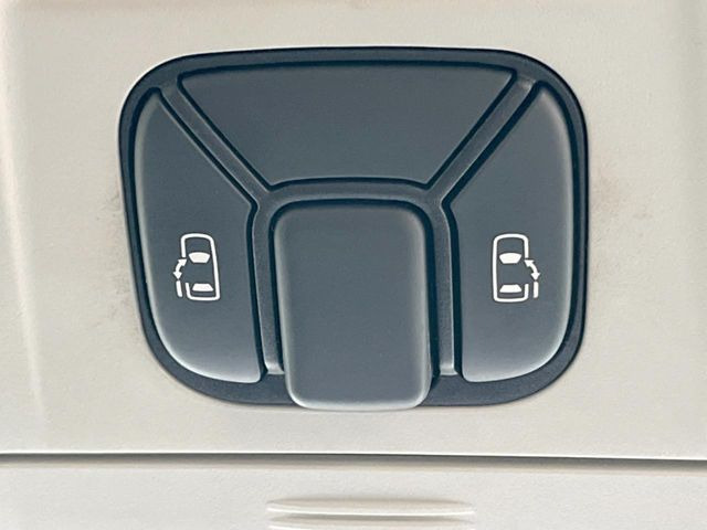 �y�����X���C�h�h�A�z���ԏ�ŗׂ̎ԂƂ̊Ԋu���������ɂ������A�X���C�h�h�A�Ȃ���S!�h�A�I�[�v������������炸�A�J�������L���̂ŏ��~�肪�Ƃ��Ă��ȒP�ł��B�傫�ȉו��̏o���������Ȃ���\��