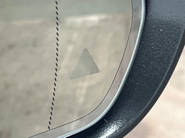 ���u���C���h�A�V�X�g�Z���T�[:���p����̎Ԃ����m���A�h���C�o�[���Ԑ��ύX���s���ۂɁA�x�����Ƌ��ɒ��ӂ𑣂��Ă������S�x���@�\�ł�!