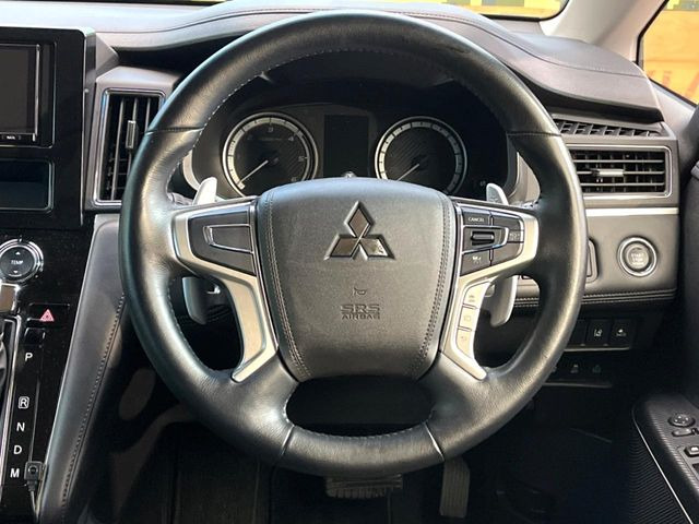 �y�����v�����X�e�A�����O�z�㎿�Ȋv���g�p���邱�ƂŁA��ɂ����������݂ƂĂ��^�]���₷���n���h���ł���