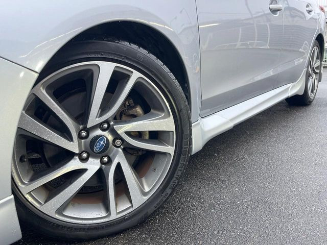 �y����18�C���`�A���~�z�C�[���z�O�ςɃ}�b�`���������A���~�z�C�[���𑕒����Ă���܂��B�e��ЊO�A���~�z�C�[����A�X�^�b�h���X�^�C�����戵�����Ă���܂��B���񂲑��k����������