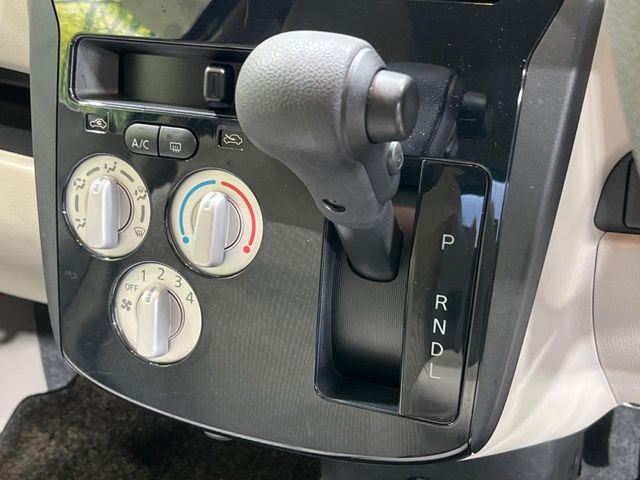 インパネシフトならハンドルからの移動距離が短く操作もスムーズ!また、足元が広くなりすっきりしますので、大柄な方でも快適にお過ごしいただけます。