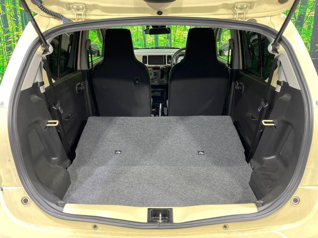 ���i�̂���������ʋ΁A���}���ɏ\���ȉ׎��X�y�[�X���m�ۂ��Ă���܂��B�Z�J���h�V�[�g��|���ƁA�傫�ȉו��̐ύڂ��\�ł���