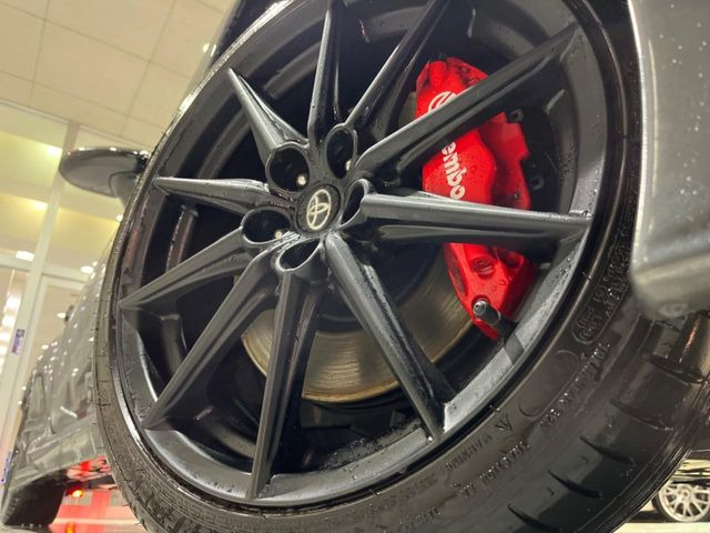 �y����18�C���`�A���~�z�C�[���z�O�ςɃ}�b�`���������A���~�z�C�[���𑕒����Ă���܂��B�e��ЊO�A���~�z�C�[����A�X�^�b�h���X�^�C�����戵�����Ă���܂��B���񂲑��k����������