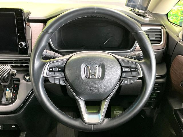 �y�����v�����X�e�A�����O�z�㎿�Ȋv���g�p���邱�ƂŁA��ɂ����������݂ƂĂ��^�]���₷���n���h���ł���