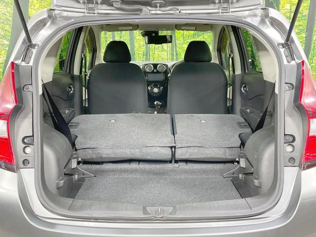 ���i�̂���������ʋ΁A���}���ɏ\���ȉ׎��X�y�[�X���m�ۂ��Ă���܂��B�Z�J���h�V�[�g��|���ƁA�傫�ȉו��̐ύڂ��\�ł���