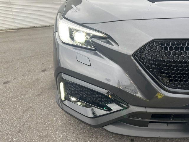 【LEDヘッドライト&LEDアクセサリーライナー】悪天候や夜間走行時も良好な視界を確保し安心して運転できる高輝度LEDヘッドライトを装備!点灯速度が早く、消費電力も抑えられています。