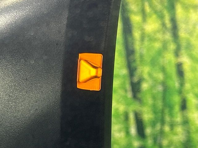 �y�����r�[�N���f�B�e�B�N�V�����z���s���A�h�A�~���[�̎��p�ɂȂ�₷���ӏ��Ɍ㑱�Ԃ��ڋ߂���ƃT�C�h�~���[�t�߂Ɍx����\���A�h���C�o�[�ɒ��ӊ��N�ƁA����̍ۂ̓n���h��������A�V�X�g�����܂��B