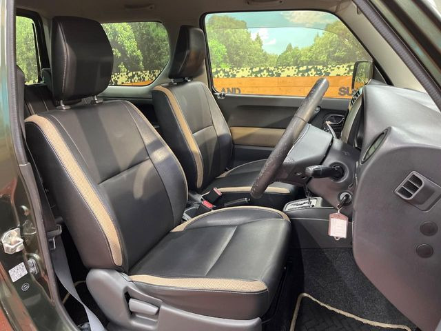 �y���烌�U�[�V�[�g�z����̂ӂ���肪�e�ՂŃ����e�i���X�����ȒP�ȁA�@�\���ɗD��鍇����v���̗p�����㎿�ȃV�[�g�ł��B����S�n���悭�A���������ӂ��S�n�ǂ��ԓ���Ԃ����o���Ă���܂��B