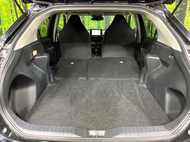 ���i�̂���������ʋ΁A���}���ɏ\���ȉ׎��X�y�[�X���m�ۂ��Ă���܂��B�Z�J���h�V�[�g��|���ƁA�傫�ȉו��̐ύڂ��\�ł���