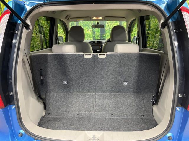 普段のお買い物や通勤、送迎等に十分な荷室スペースを確保しております。セカンドシートを倒すと、大きな荷物の積載も可能です♪