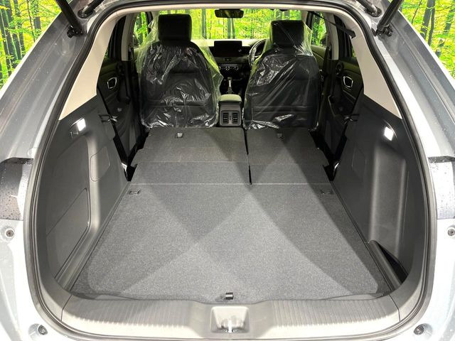 ���i�̂���������ʋ΁A���}���ɏ\���ȉ׎��X�y�[�X���m�ۂ��Ă���܂��B�Z�J���h�V�[�g��|���ƁA�傫�ȉו��̐ύڂ��\�ł���