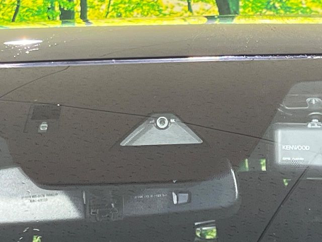 �yi-ACTIVESENSE�z���s���ɑO���̎ԗ�����F�����A�Փ˂������Ȏ��͌x��ƃu���[�L�ŏՓˉ���Ɣ�Q�y�����A�V�X�g�B�����S�Ƀh���C�u�����y���݂��������܂��B