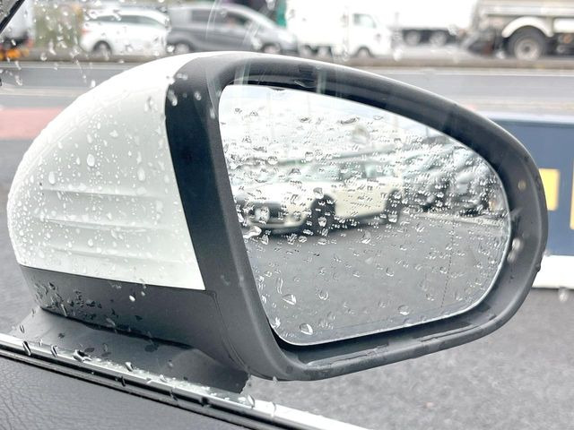 ���u���C���h�A�V�X�g�Z���T�[:���p����̎Ԃ����m���A�h���C�o�[���Ԑ��ύX���s���ۂɁA�x�����Ƌ��ɒ��ӂ𑣂��Ă������S�x���@�\�ł�!