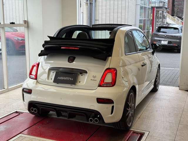 アバルト695Cツーリズモ