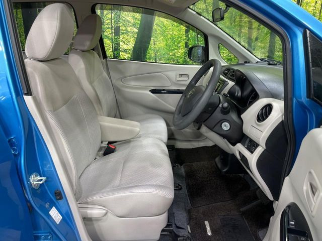 運転席シート廻りは使用感も少なく、良好な状態となっています。丁寧に使われていたことがよくわかりますね。