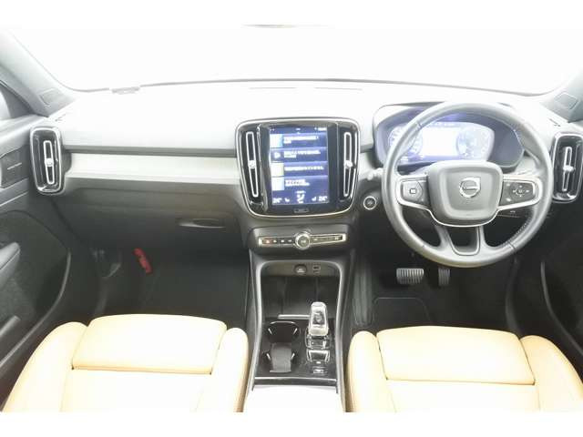 XC40B4 AWD インスクリプション 4WD