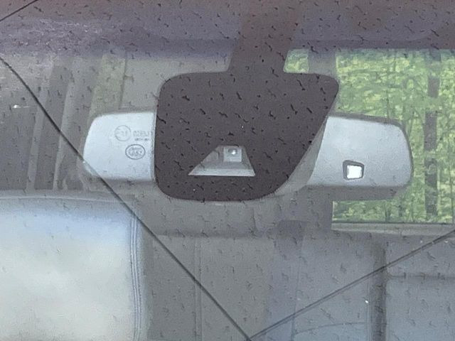 �y�C���e���W�F���g�G�}�[�W�F���V�[�u���[�L�z�t�����g�J�����őO���̎ԗ�����s�҂����m�B�Փ˂������Ȏ��͏Փ˔�Q�y���u���[�L���쓮�A�Փˉ�����T�|�[�g�B�����S�Ƀh���C�u�����y���݂��������܂��B