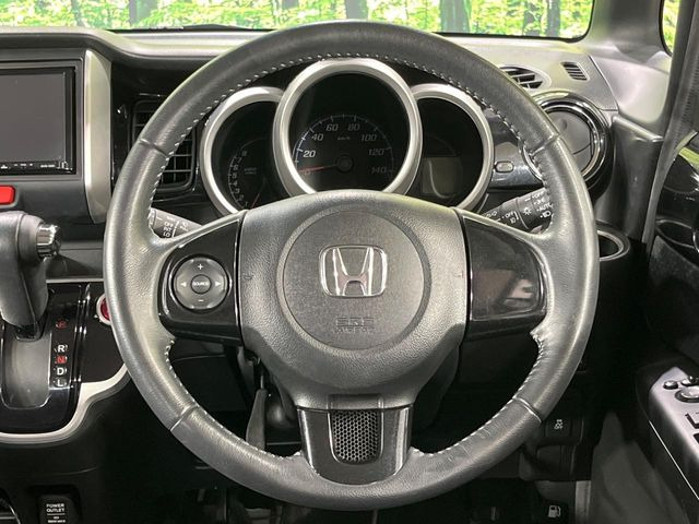 �y�����v�����X�e�A�����O�z�㎿�Ȋv���g�p���邱�ƂŁA��ɂ����������݂ƂĂ��^�]���₷���n���h���ł���