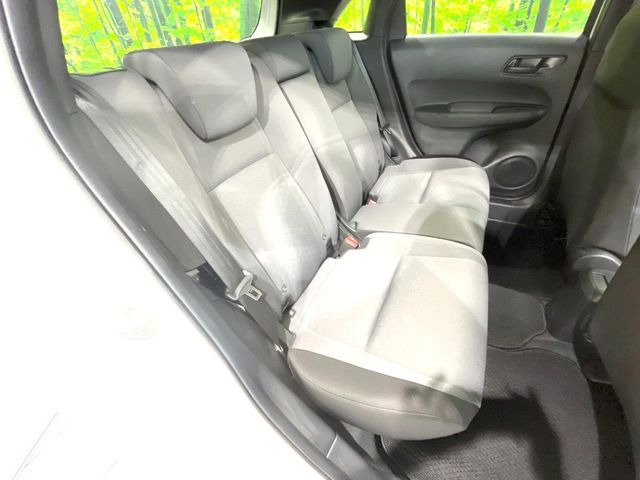 �R���p�N�g�J�[�ł����A�Z�J���h�V�[�g�͏\���ȍL����������K�ɂ���肢�������܂���V�[�g��|���đ傫�ȉו���ς񂾂�ƁA�p�r�̕����L��1��ł��B