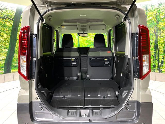 ���i�̂���������ʋ΁A���}���ɏ\���ȉ׎��X�y�[�X���m�ۂ��Ă���܂��B�Z�J���h�V�[�g��|���ƁA�傫�ȉו��̐ύڂ��\�ł���