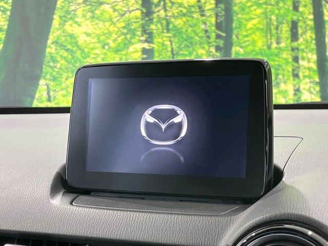 【マツダコネクトナビ】車内の雰囲気にマッチした一体型タイプのナビ。各種車輌設定やBluetooth再生等、様々な機能が楽しめます。直感的なダイヤル操作が可能で、使い勝手も良好です。