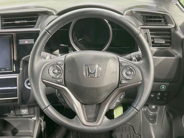 �y�X�e�A�����O�X�C�b�`�z�^�]���A�O������ڐ������炷���ƂȂ��A�I�[�f�B�I���̑��삪�\�ȕ֗��@�\!���S&���K�ȃh���C�u�����o���Ă���܂���