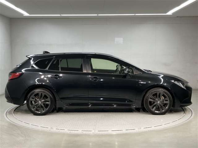 カローラツーリング1.8 ハイブリッド W×B