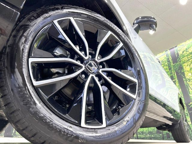 �y����18�C���`�A���~�z�C�[���z�O�ςɃ}�b�`���������A���~�z�C�[���𑕒����Ă���܂��B�e��ЊO�A���~�z�C�[����A�X�^�b�h���X�^�C�����戵�����Ă���܂��B���񂲑��k����������