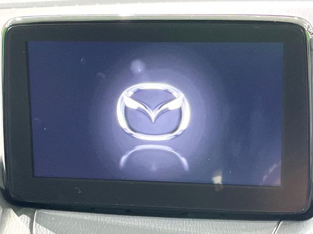 【マツダコネクトナビ】車内の雰囲気にマッチした一体型タイプのナビ。各種車輌設定やBluetooth再生等、様々な機能が楽しめます。直感的なダイヤル操作が可能で、使い勝手も良好です。