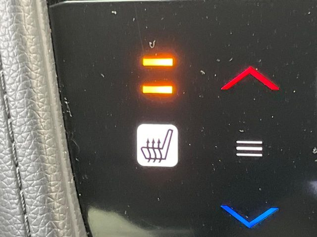 【シートヒーター】寒い日に重宝するシートヒーター!エアコンより早く温まってくれるので寒がりの人も安心ですね♪エアコンの温風は乾燥するから苦手、という方にもをおすすめです。