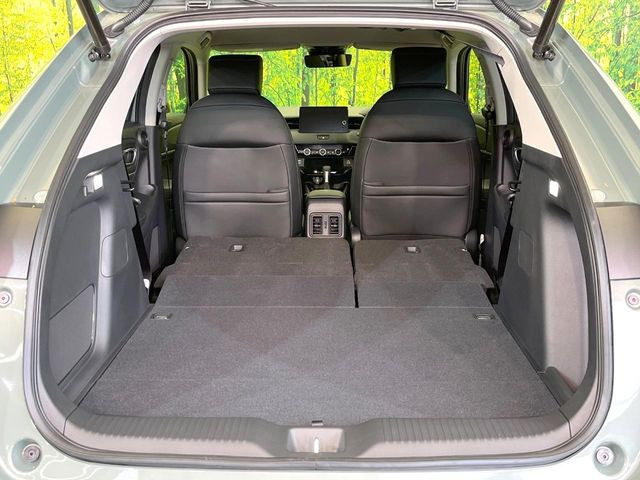 ���i�̂���������ʋ΁A���}���ɏ\���ȉ׎��X�y�[�X���m�ۂ��Ă���܂��B�Z�J���h�V�[�g��|���ƁA�傫�ȉו��̐ύڂ��\�ł���