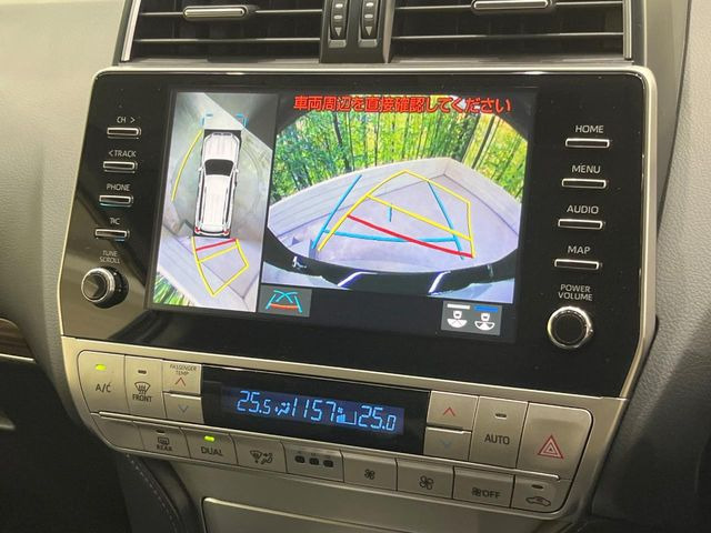 【全周囲カメラ】専用のカメラにより、上から見下ろしたような視点で360度クルマの周囲を確認することができます☆死角部分も確認しやすく、狭い場所での切り返しや駐車もスムーズに行えます。